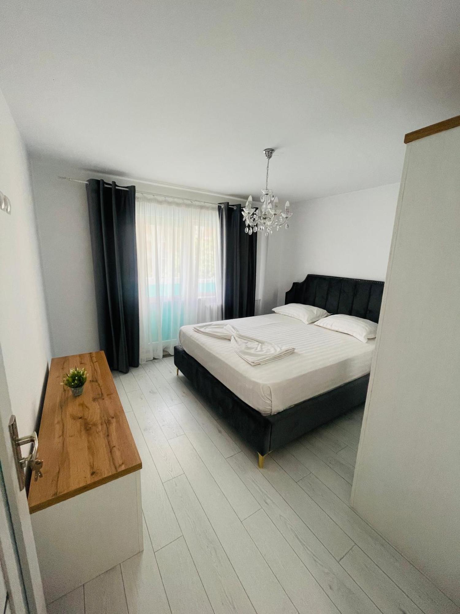 Pinului Residence Apartment 크라이오바 외부 사진